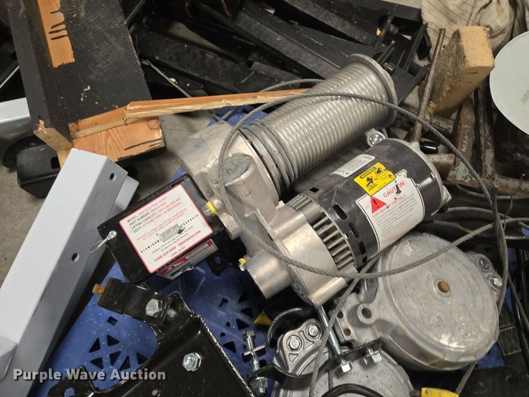 image for item EQ3722 (3) LynRus winches 