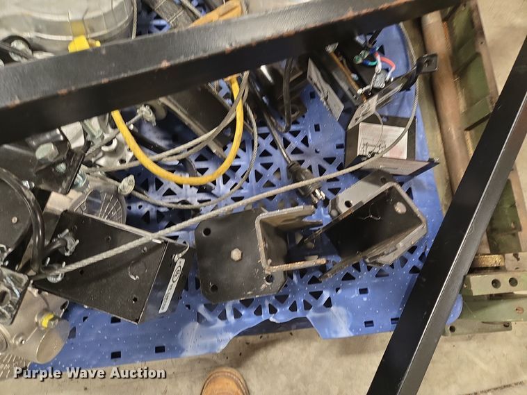 image for item EQ3722 (3) LynRus winches 