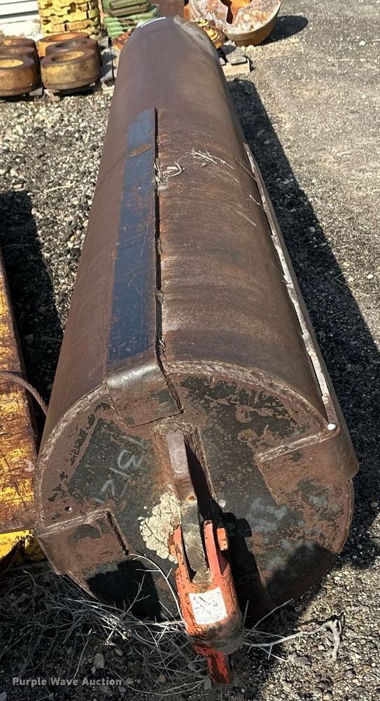 image for item ER8263 (2) pile drivers