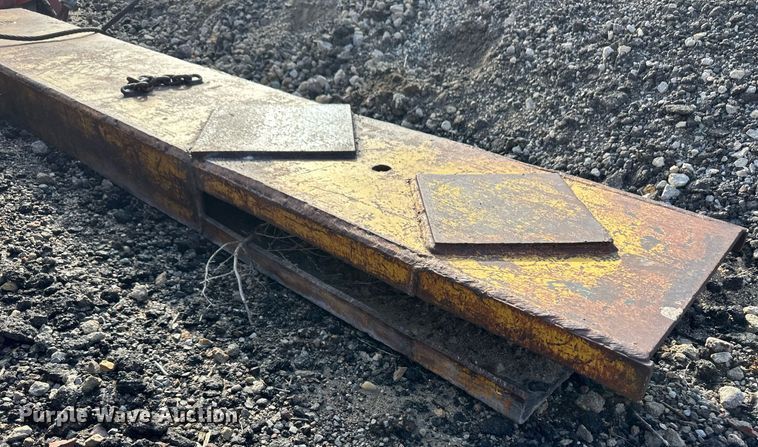 image for item ER8263 (2) pile drivers