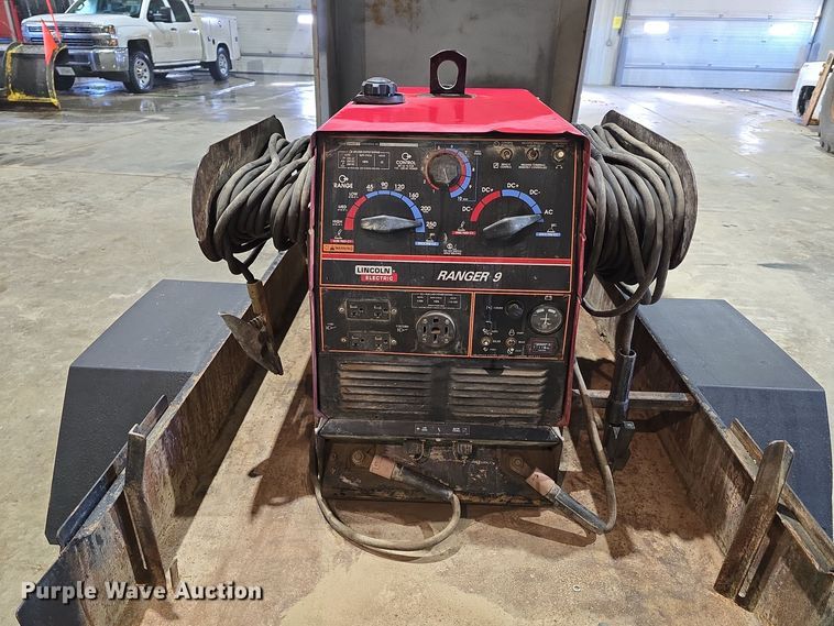 image for item LW9979 Lincoln Electric Ranger 9 welder