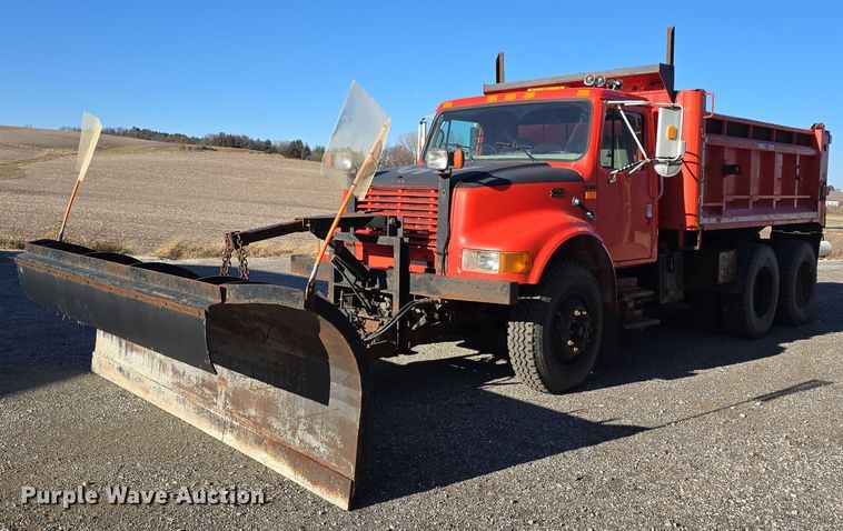 image for item LW9983 1999 International 4900 dump truck