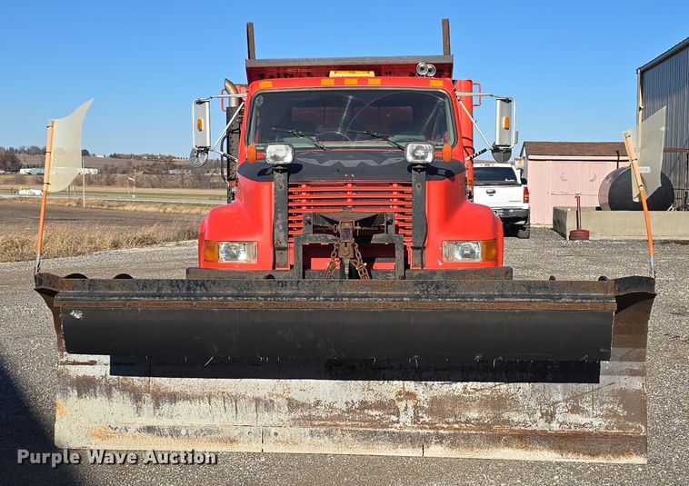 image for item LW9983 1999 International 4900 dump truck
