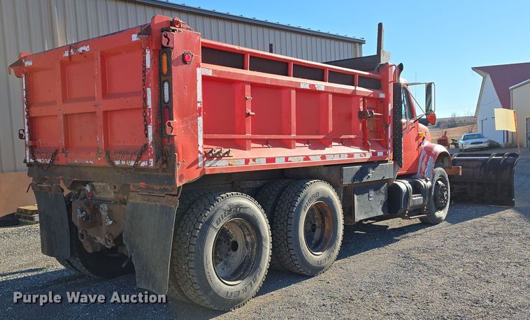 image for item LW9983 1999 International 4900 dump truck