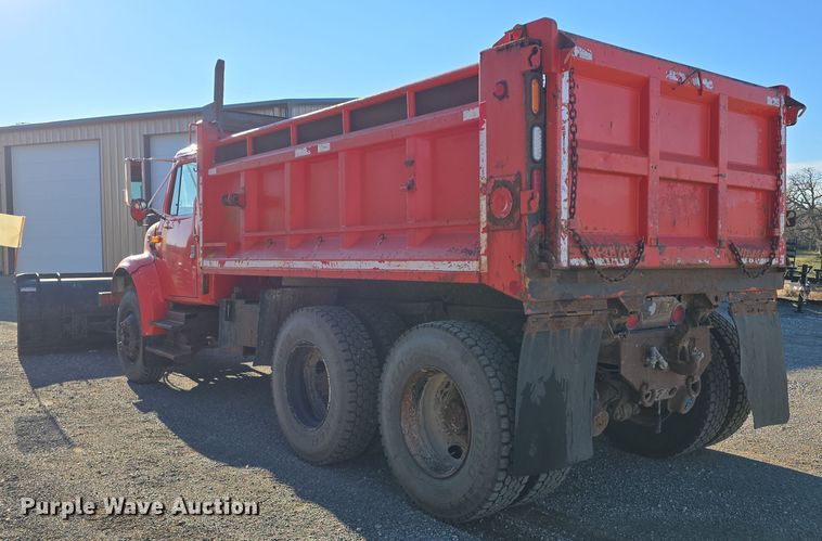 image for item LW9983 1999 International 4900 dump truck