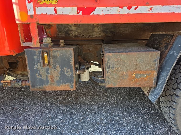 image for item LW9983 1999 International 4900 dump truck