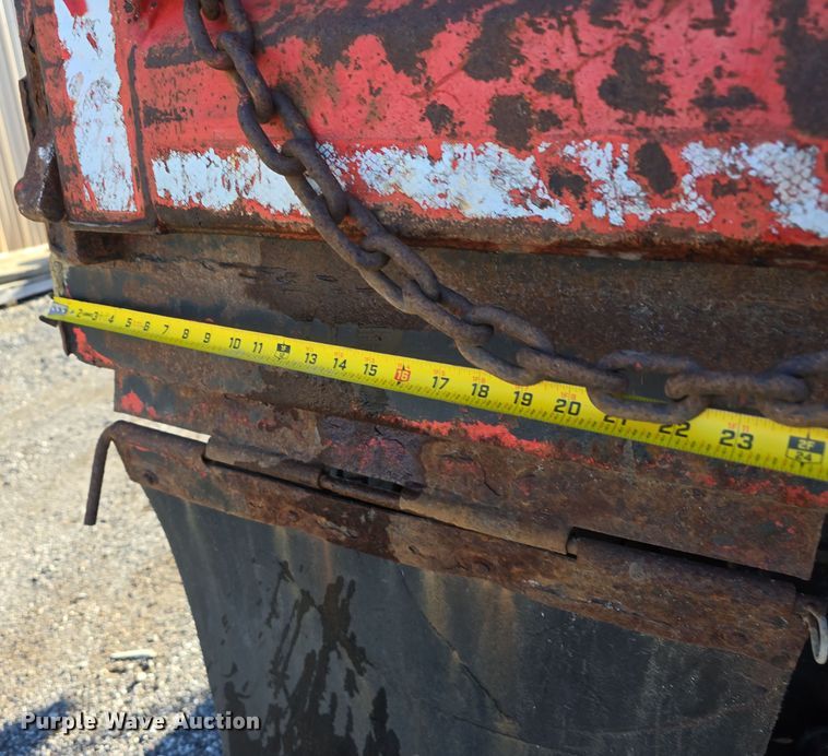 image for item LW9983 1999 International 4900 dump truck