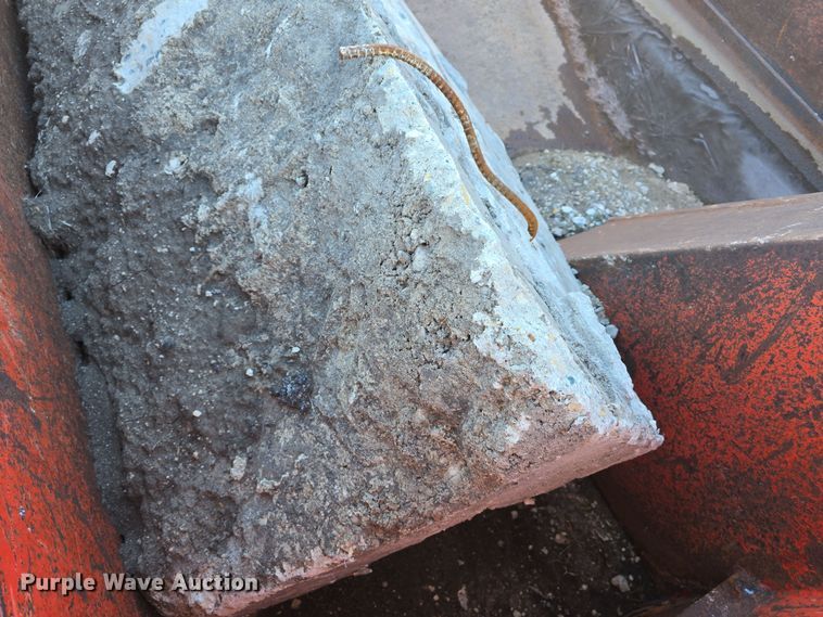 image for item LW9983 1999 International 4900 dump truck