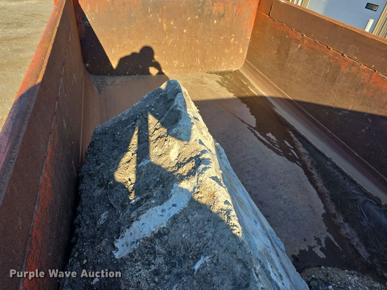 image for item LW9983 1999 International 4900 dump truck