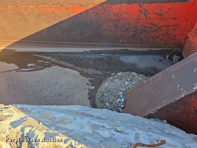 image for item LW9983 1999 International 4900 dump truck