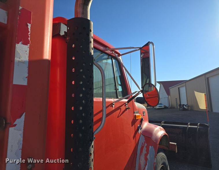 image for item LW9983 1999 International 4900 dump truck