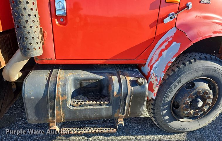 image for item LW9983 1999 International 4900 dump truck