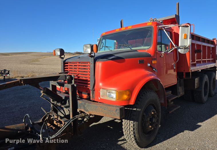 image for item LW9983 1999 International 4900 dump truck