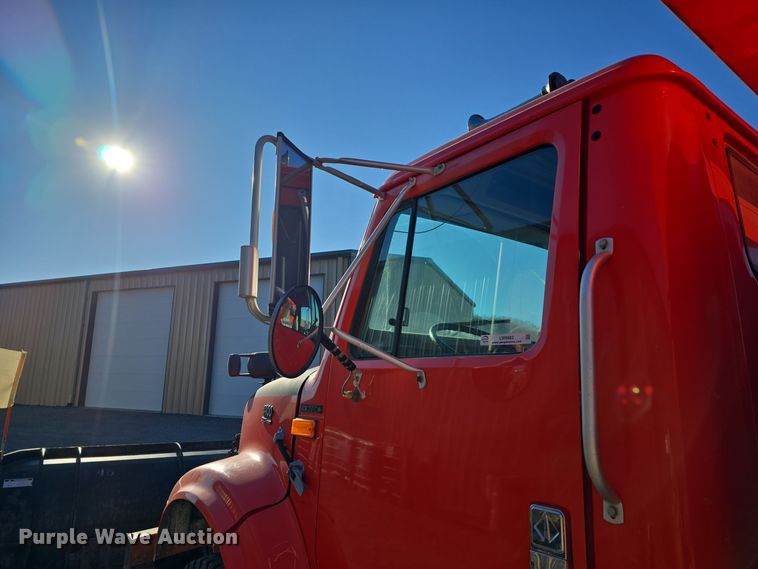 image for item LW9983 1999 International 4900 dump truck