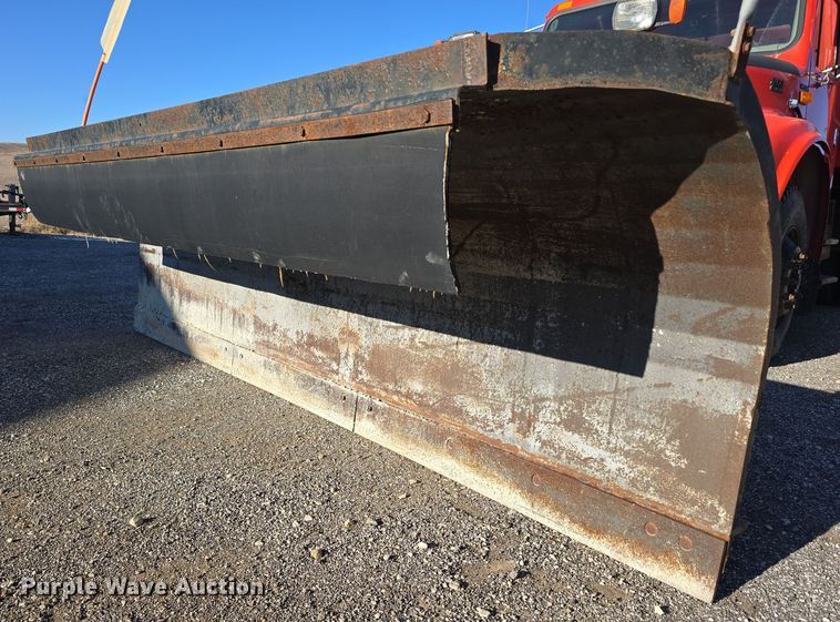 image for item LW9983 1999 International 4900 dump truck