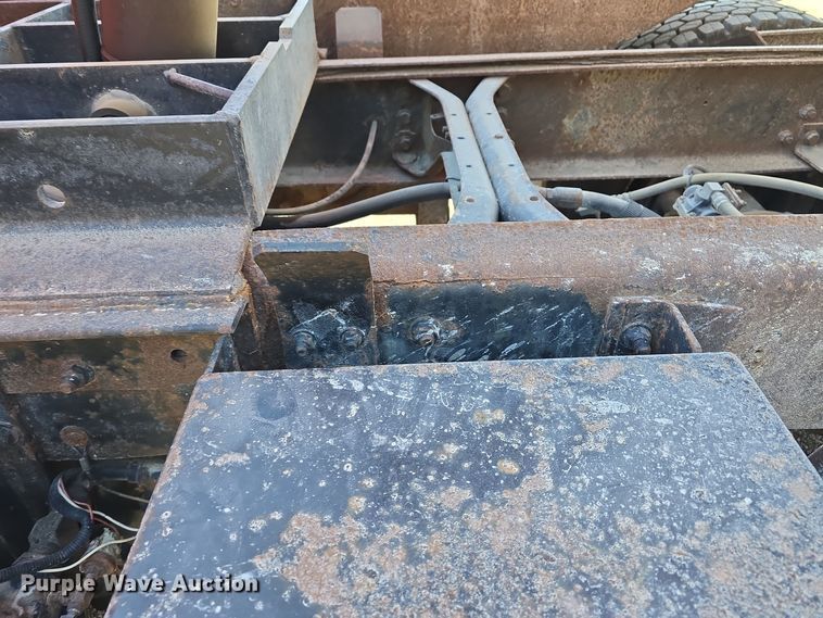 image for item LW9983 1999 International 4900 dump truck