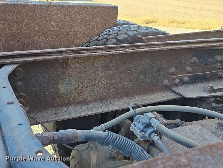 image for item LW9983 1999 International 4900 dump truck