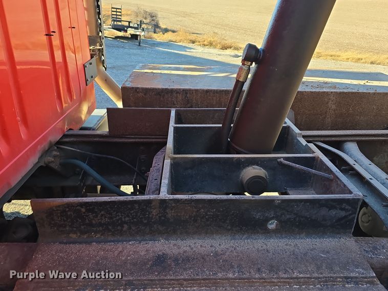 image for item LW9983 1999 International 4900 dump truck