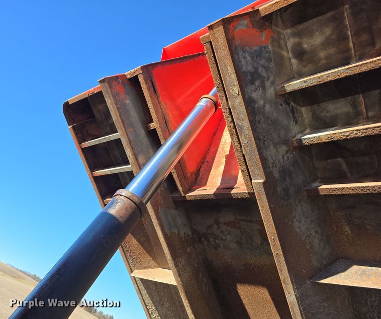 image for item LW9983 1999 International 4900 dump truck