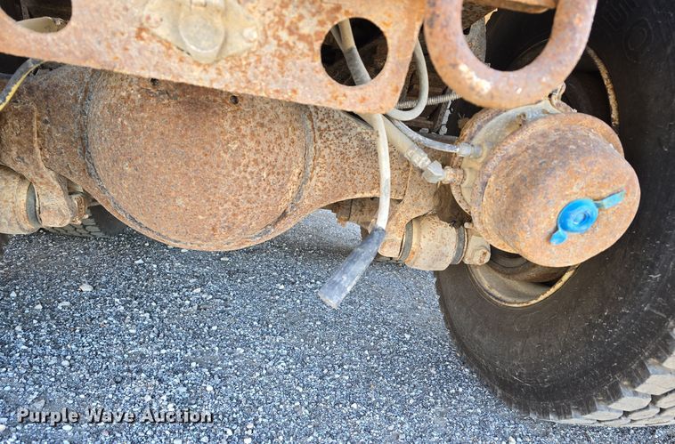 image for item LW9983 1999 International 4900 dump truck