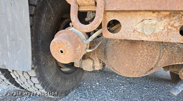image for item LW9983 1999 International 4900 dump truck