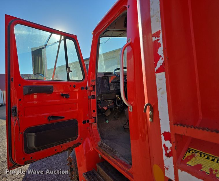 image for item LW9983 1999 International 4900 dump truck