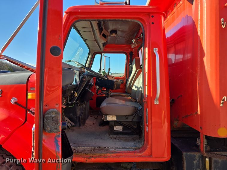 image for item LW9983 1999 International 4900 dump truck