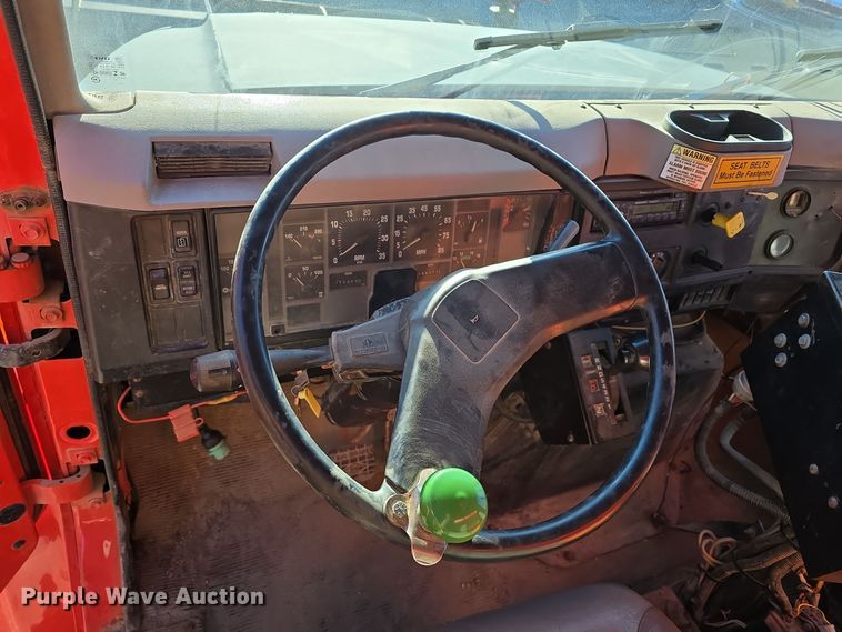 image for item LW9983 1999 International 4900 dump truck