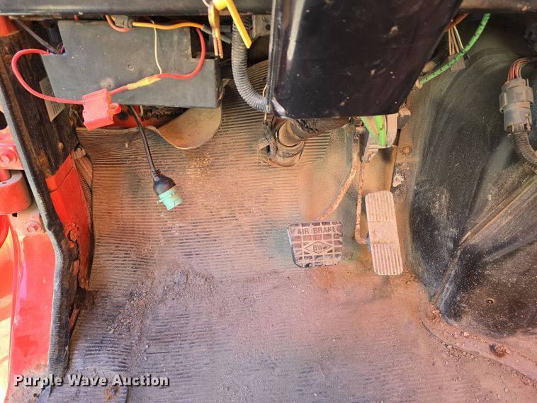 image for item LW9983 1999 International 4900 dump truck