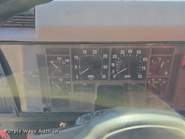 image for item LW9983 1999 International 4900 dump truck