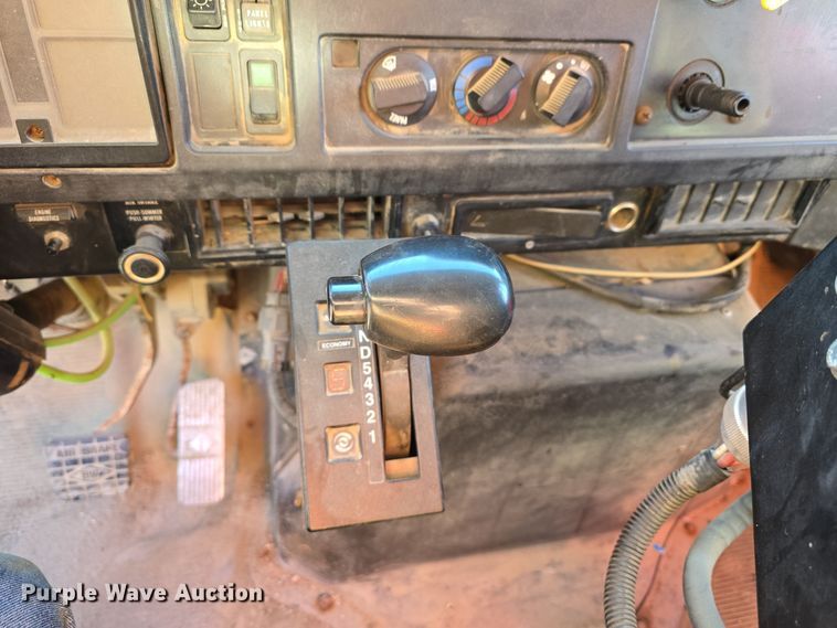 image for item LW9983 1999 International 4900 dump truck