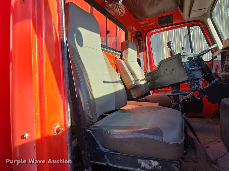 image for item LW9983 1999 International 4900 dump truck