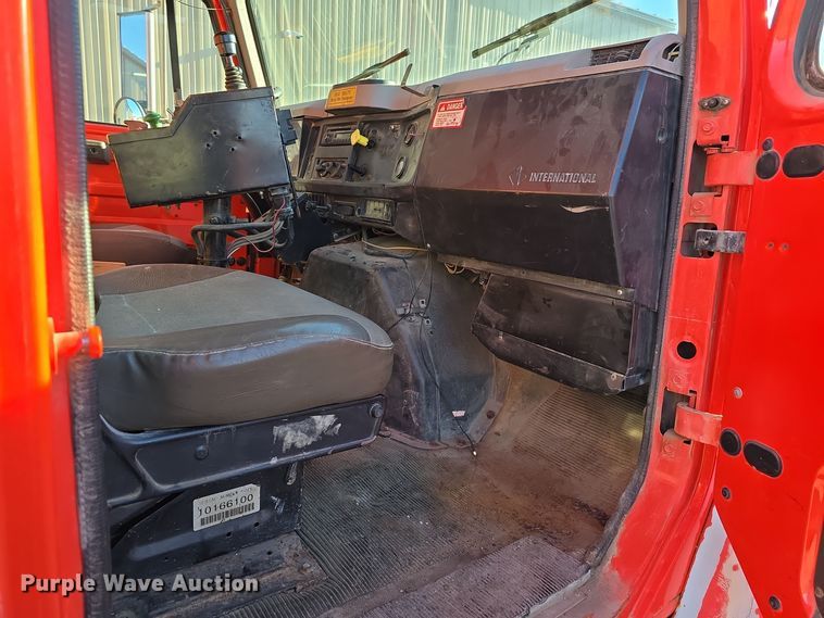 image for item LW9983 1999 International 4900 dump truck