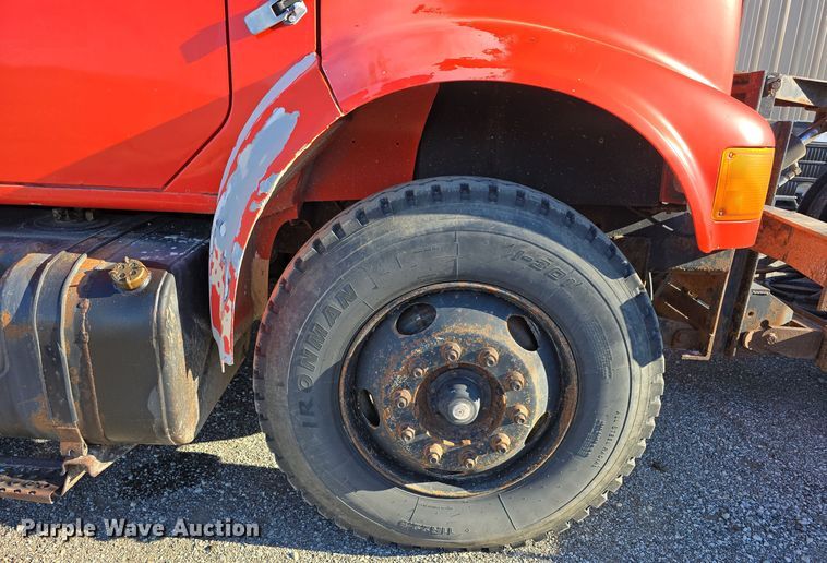 image for item LW9983 1999 International 4900 dump truck