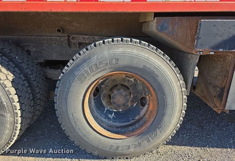 image for item LW9983 1999 International 4900 dump truck