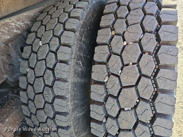 image for item LW9983 1999 International 4900 dump truck