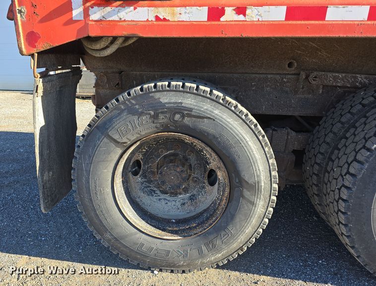 image for item LW9983 1999 International 4900 dump truck