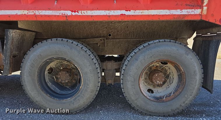 image for item LW9983 1999 International 4900 dump truck