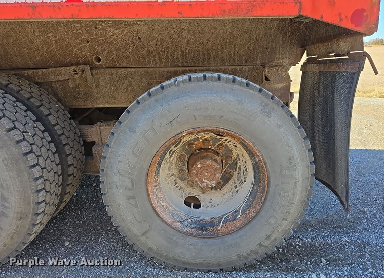 image for item LW9983 1999 International 4900 dump truck