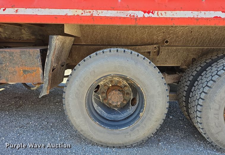 image for item LW9983 1999 International 4900 dump truck