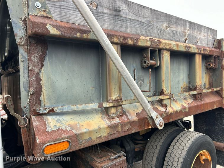 image for item NJ9589 2009 Freightliner Business Class M2  dump truck