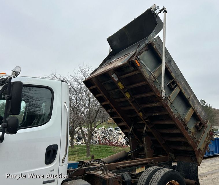 image for item NJ9589 2009 Freightliner Business Class M2  dump truck