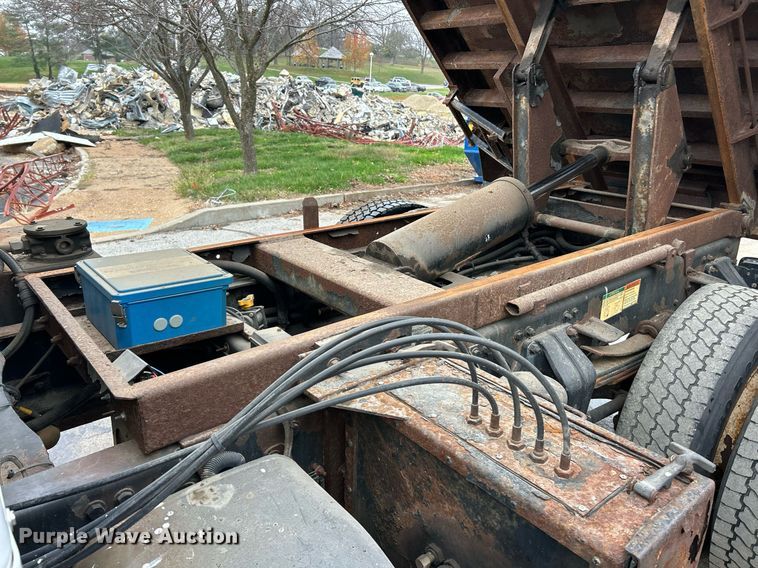 image for item NJ9589 2009 Freightliner Business Class M2  dump truck