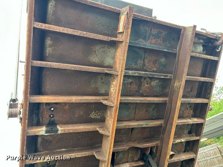 image for item NJ9589 2009 Freightliner Business Class M2  dump truck