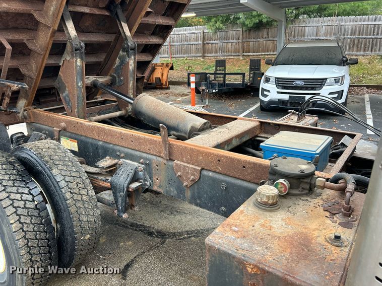 image for item NJ9589 2009 Freightliner Business Class M2  dump truck