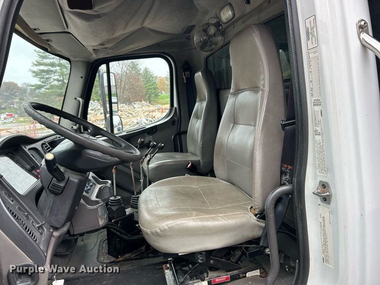 image for item NJ9589 2009 Freightliner Business Class M2  dump truck