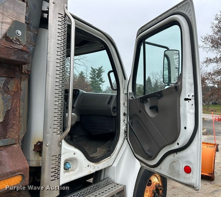 image for item NJ9589 2009 Freightliner Business Class M2  dump truck