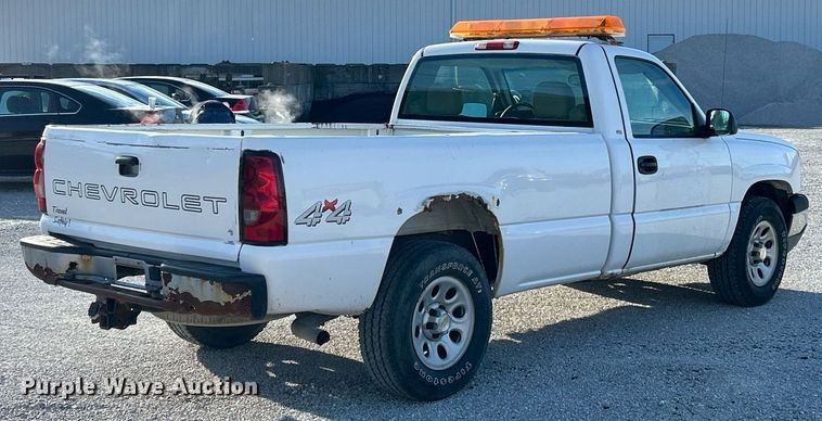 image for item NJ9595 2005 Chevrolet Silverado 1500 pickup truck