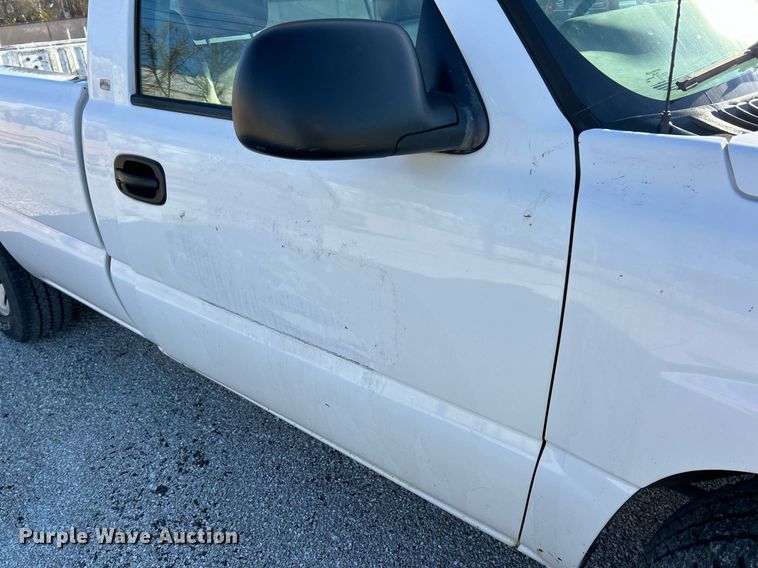 image for item NJ9595 2005 Chevrolet Silverado 1500 pickup truck