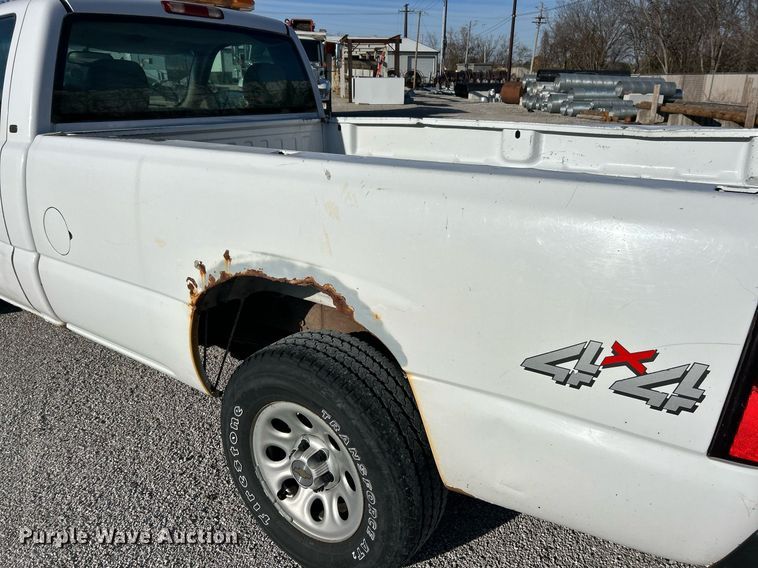image for item NJ9595 2005 Chevrolet Silverado 1500 pickup truck